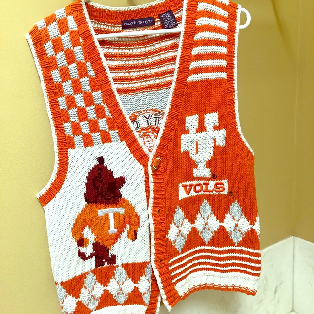 Tennessee volunteers soft knitted sweater vest!